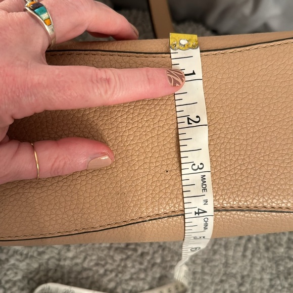 Tory Burch McGraw Bucket Bag, Hobo Purse Pebbled leather Buff Nude A00144 - Picture 16 of 16